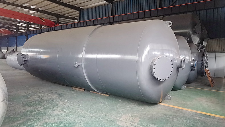 Refining reactor