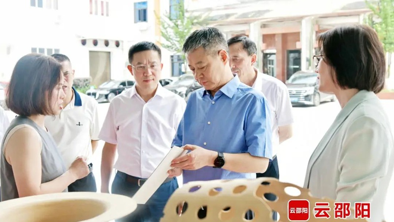 Yan Hua learned about the production and operation situation at Hunan Guangxin Technology Co., Ltd