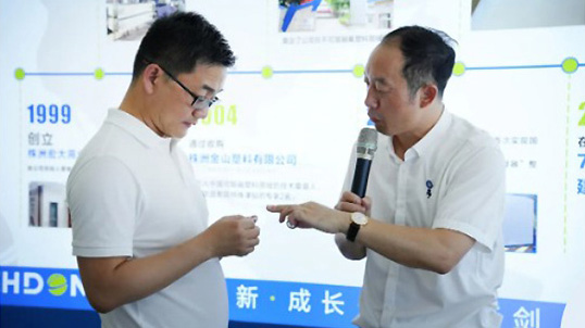 Liu Yaliang, member of the Standing Committee of the Zhuzhou Municipal Party Committee and Deputy Mayor of the Municipal Government, and his delegation visited Hongda for research and guidance
