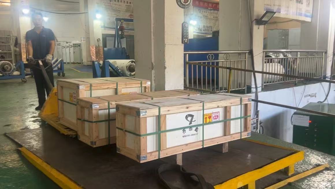 Electromagnetic heating roller - Electromagnetic heating rubber roller sent to Hubei region Electromagnetic heating roller - Electromagnetic heating rubber roller sent to Hubei region