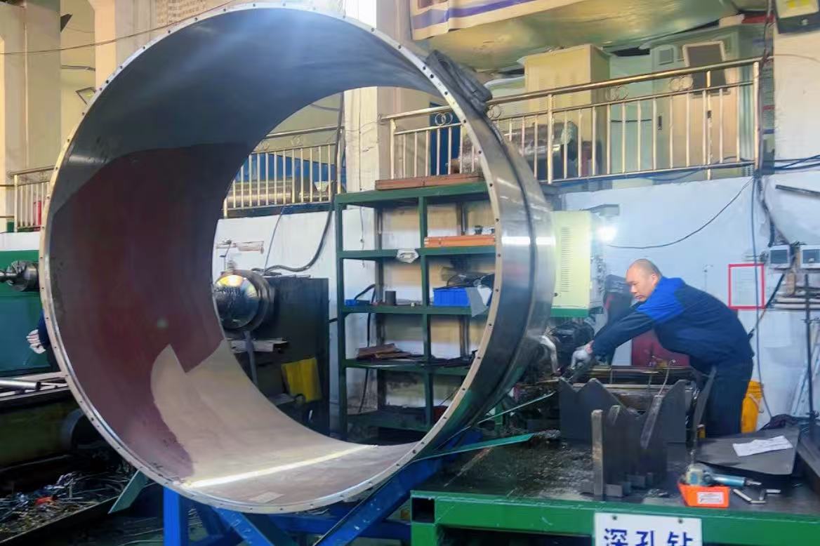 Electromagnetic Heating Roller -- Deep Hole Drilling