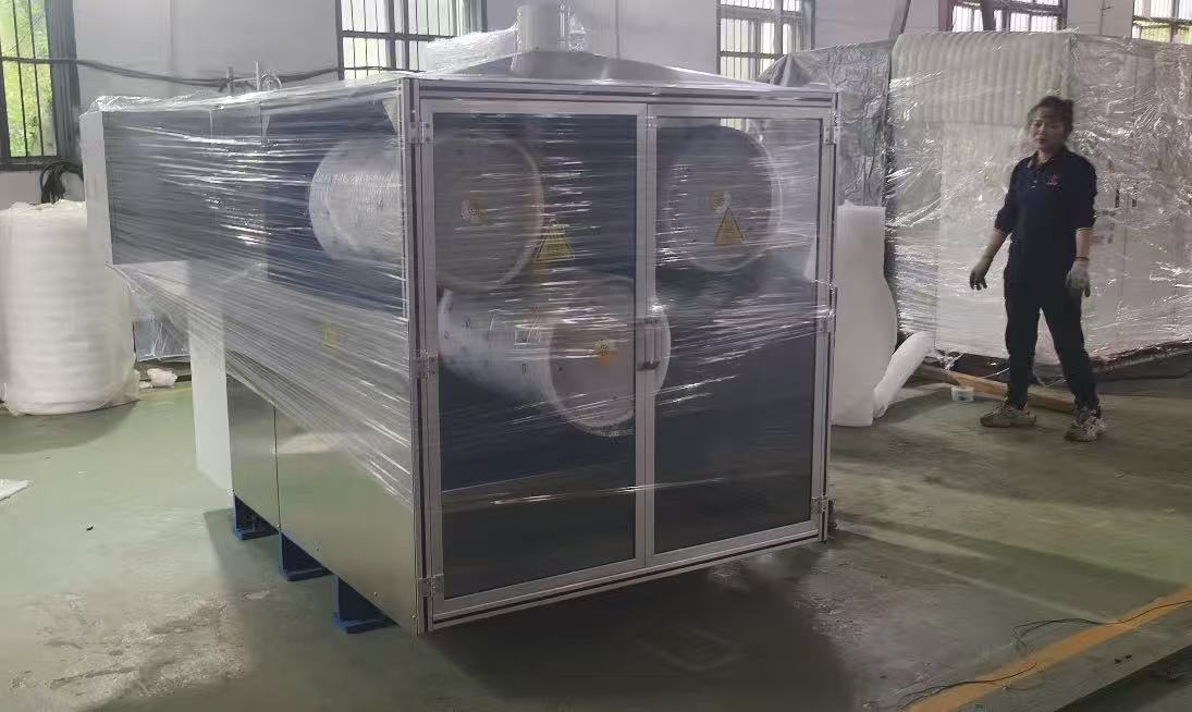 The carbon fiber drawing and drying equipment is being shipped in a special vehicle